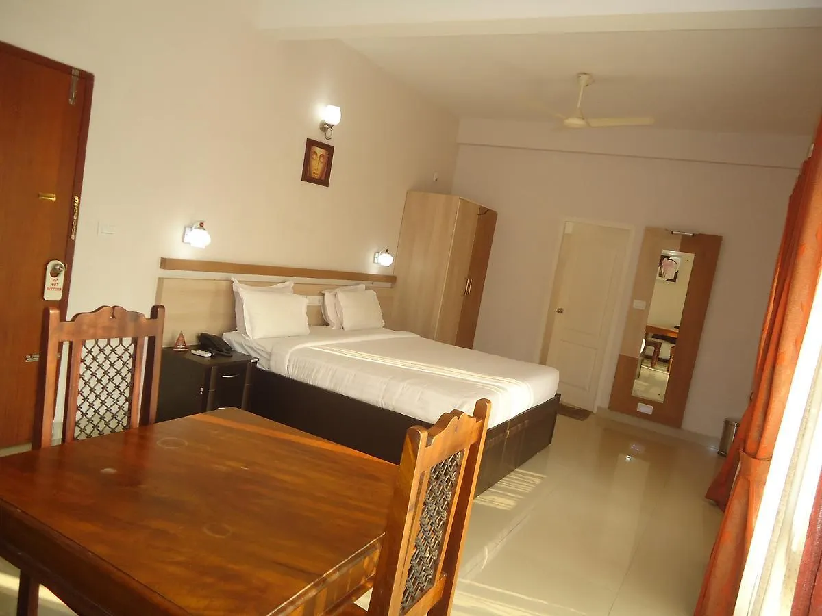 Hotel Polariz Parassinikkadavu