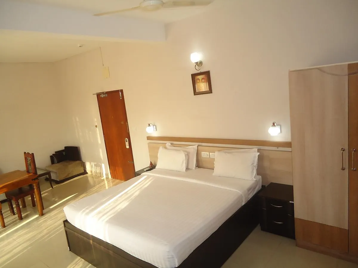 Hotel Polariz Parassinikkadavu
